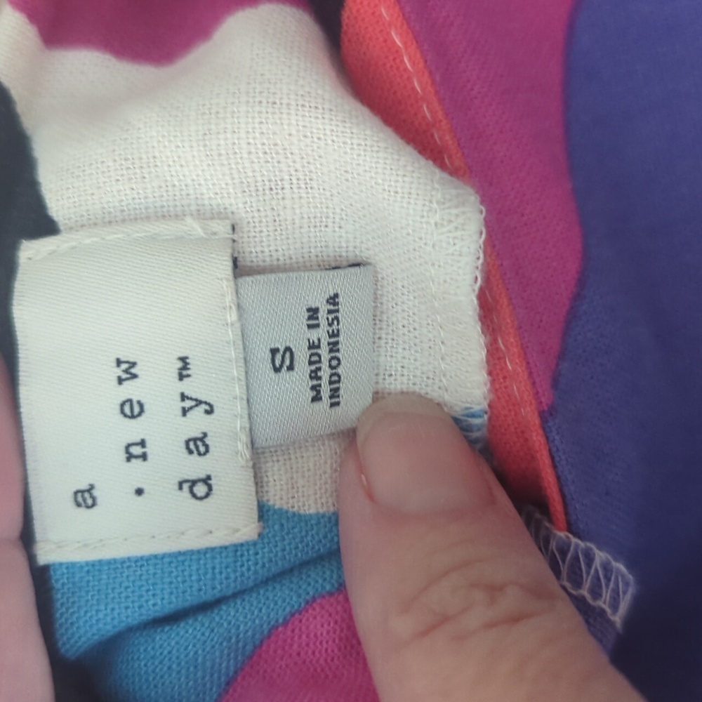 Sleeveless Linen Dress - Picture 5 of 7